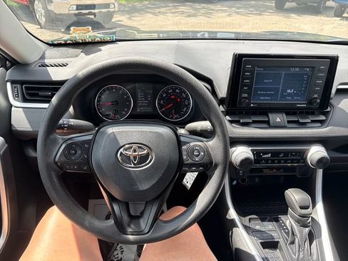 Used 2021 Toyota RAV4 LE FWD image 10