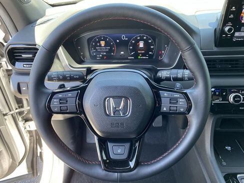 Certified 2025 Honda Pilot Black Edition image 31