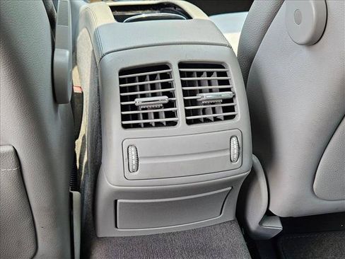 Used 2009 Mercedes-Benz E 350 Sedan image 18