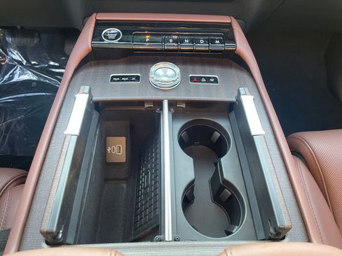 New 2025 Lincoln Navigator Reserve image 9