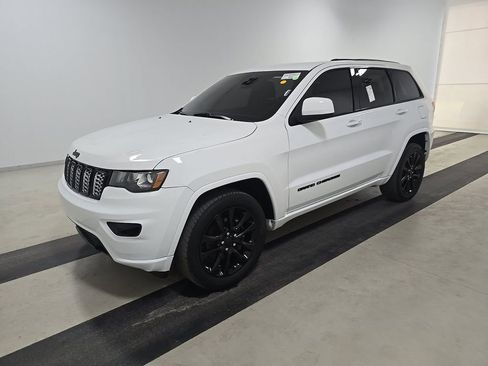 Used 2018 Jeep Grand Cherokee Altitude AWD/4WD image 1