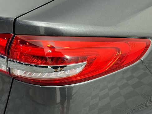 Used 2020 Ford Fusion SE FWD image 33