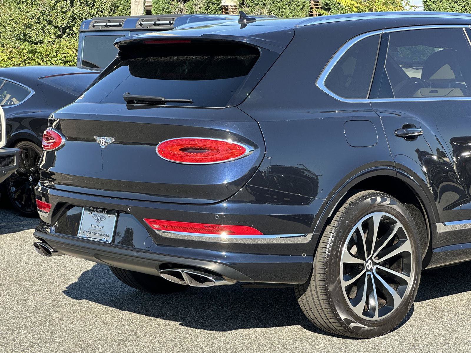 Used 2022 Bentley Bentayga AWD/4WD image 46
