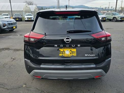 Used 2023 Nissan Rogue SV image 5