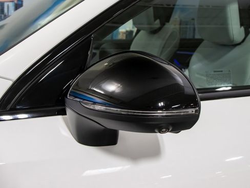 Used 2026 Mercedes-Benz GLC 350e 4MATIC image 10