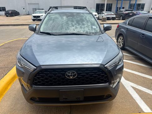 Used 2024 Toyota Corolla Cross LE FWD image 2