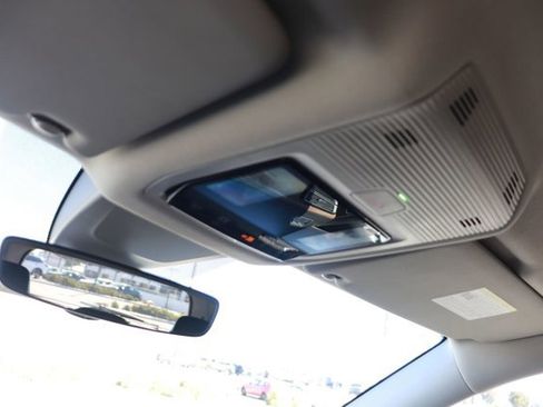 Used 2024 Volkswagen Atlas SE image 29