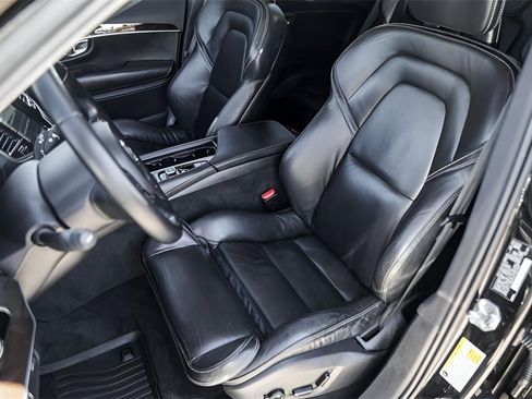 Used 2017 Volvo XC90 T6 Momentum w/ Vision Package image 9