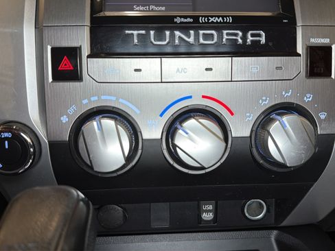 Used 2015 Toyota Tundra SR5 w/ SR5 Upgrade Package AWD/4WD image 33