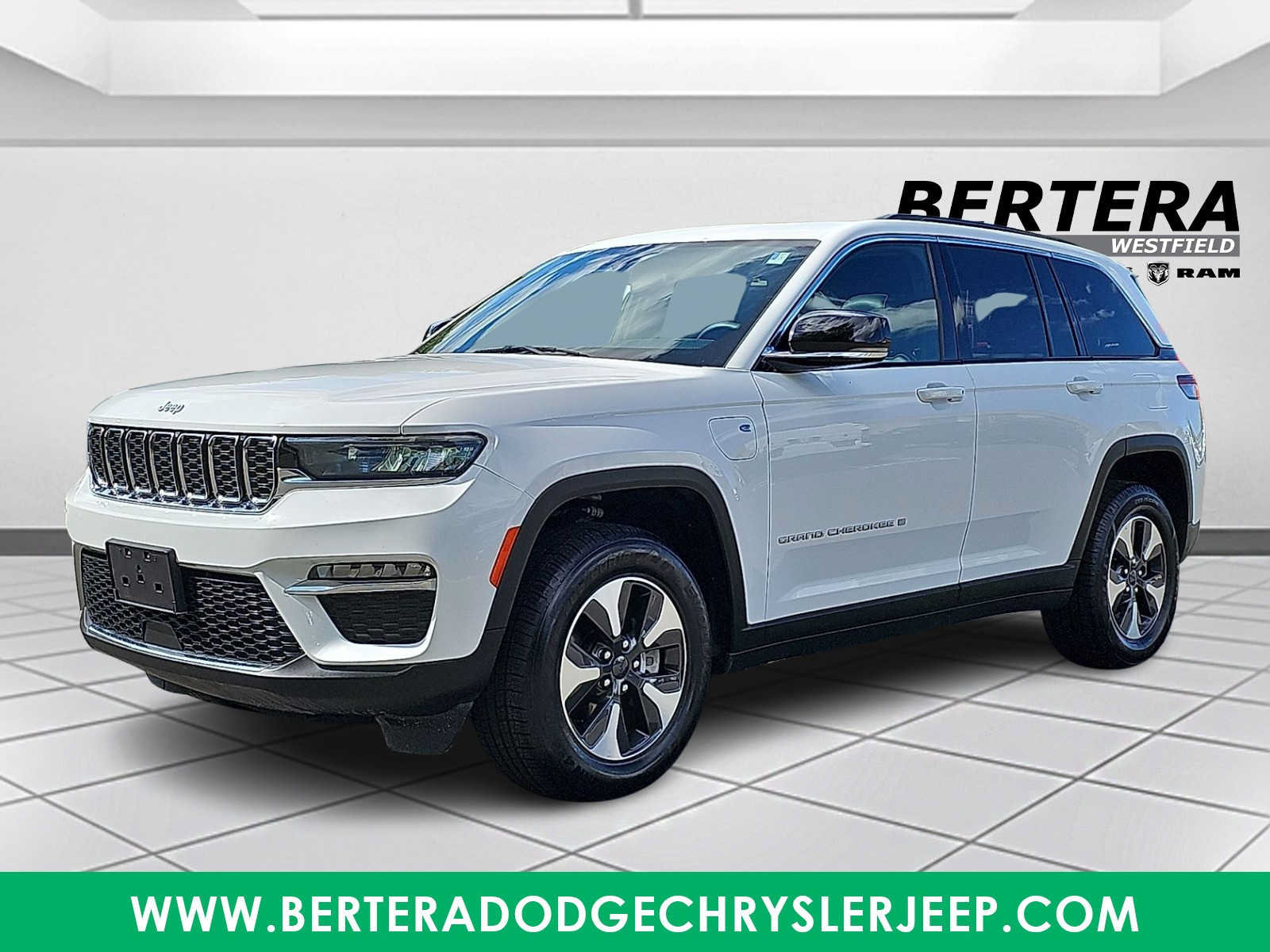 Used 2024 Jeep Grand Cherokee Limited 4xe AWD/4WD image 3
