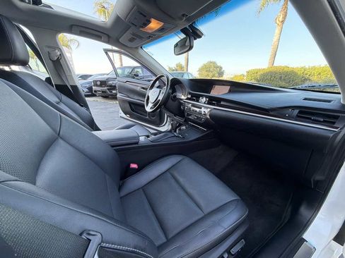 Used 2014 Lexus ES 350 w/ Premium Package FWD image 22