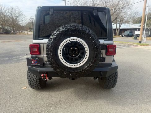 Used 2019 Jeep Wrangler Unlimited Rubicon image 6