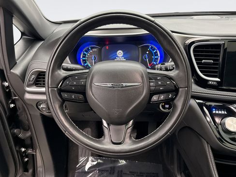 Used 2022 Chrysler Pacifica Limited w/ S Appearance Package image 12