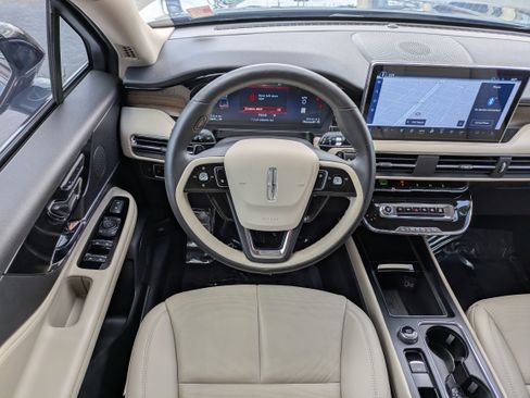 Used 2025 Lincoln Corsair Reserve FWD image 15