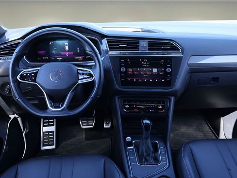 Used 2023 Volkswagen Tiguan SE R-Line image 13