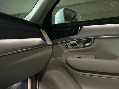 New 2026 Volvo XC90 B6 Ultra image 21