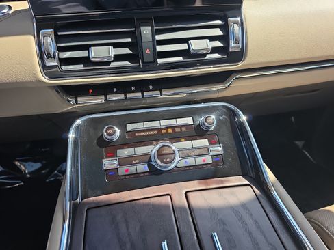 Used 2024 Lincoln Navigator Premiere AWD/4WD image 21
