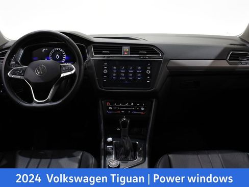 Used 2024 Volkswagen Tiguan SE image 8