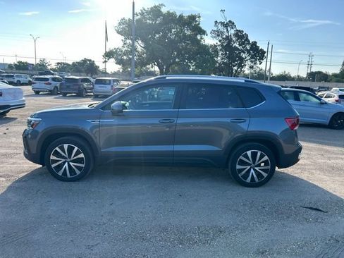 Used 2022 Volkswagen Taos SE FWD image 17