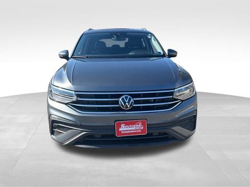 Used 2024 Volkswagen Tiguan SE image 8