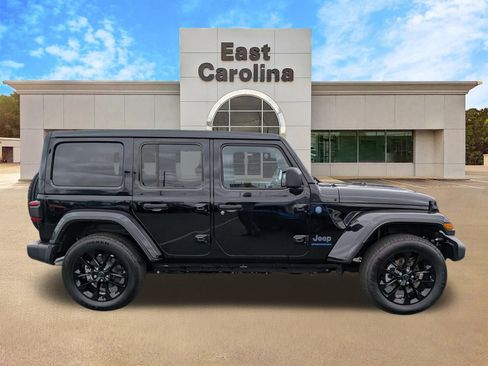 Certified 2025 Jeep Wrangler Unlimited Sahara w/ Safety Group AWD/4WD image 2