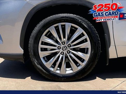 Used 2023 Toyota Highlander Platinum AWD/4WD image 9
