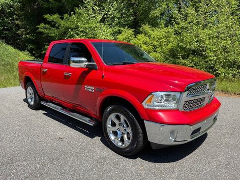 Used 2017 RAM 1500 Laramie w/ Convenience Group AWD/4WD image 4
