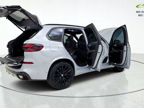 Used 2025 BMW X5 xDrive40i w/ M Sport Package AWD/4WD image 19