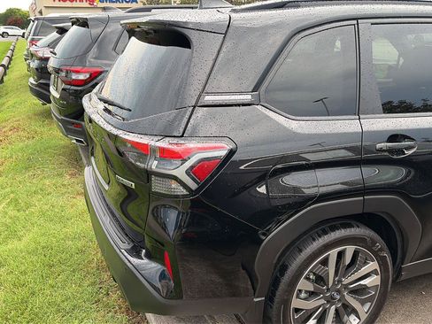 Used 2025 Subaru Forester Touring w/ Popular Package - Touring AWD/4WD image 9