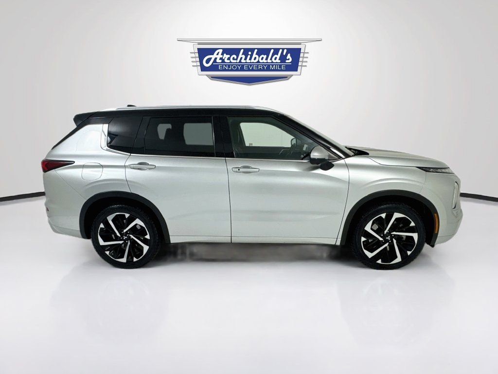 Used 2023 Mitsubishi Outlander SEL FWD image 9