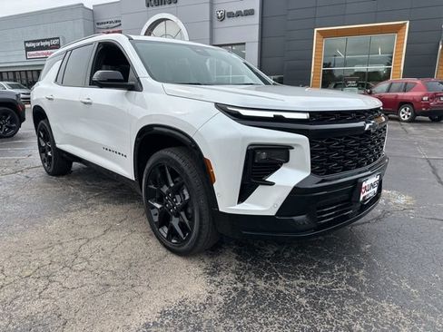 Used 2024 Chevrolet Traverse RS image 4