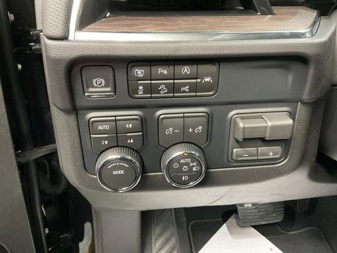 New 2026 Chevrolet Suburban Premier w/ Sun And Tow Package AWD/4WD image 13
