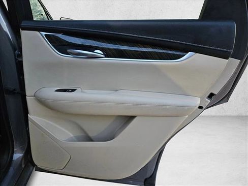 Used 2018 Cadillac XT5 FWD image 20