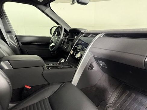 Used 2025 Land Rover Discovery S AWD/4WD image 31