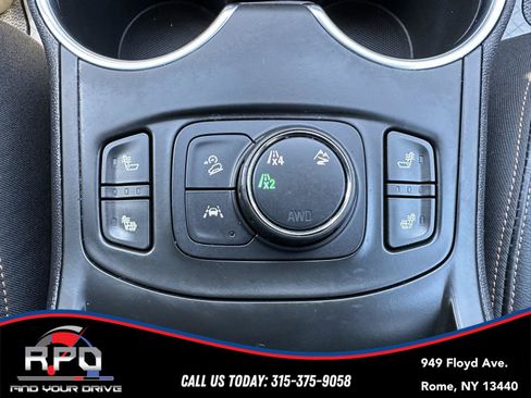 Used 2021 GMC Terrain SLT w/ Infotainment Package II AWD/4WD image 30