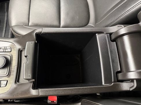 Used 2023 GMC Acadia SLT FWD image 56