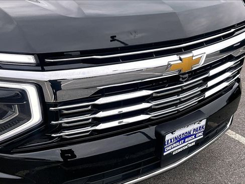 Used 2025 Chevrolet Suburban Premier image 32