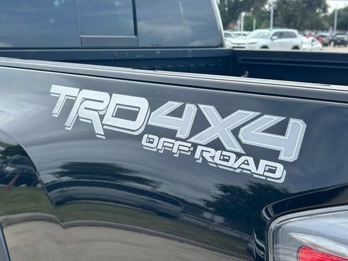 Used 2022 Toyota Tacoma TRD Off-Road AWD/4WD image 14