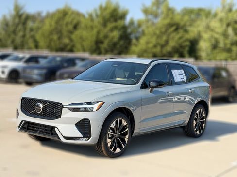 New 2027 Volvo XC60 B5 Plus AWD/4WD image 2