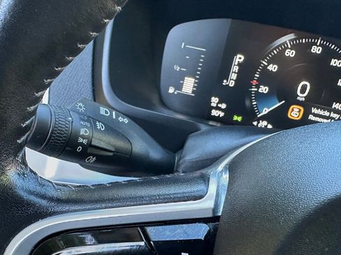 Used 2018 Volvo XC90 T5 Momentum w/ Convenience Package image 25