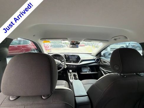 Used 2025 Chevrolet Trax LS w/ LS Convenience Package FWD image 40