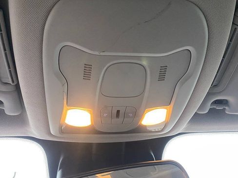 Used 2019 Jeep Renegade Latitude FWD image 29
