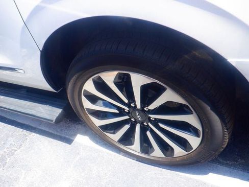 Used 2023 Lincoln Navigator L Reserve AWD/4WD image 16
