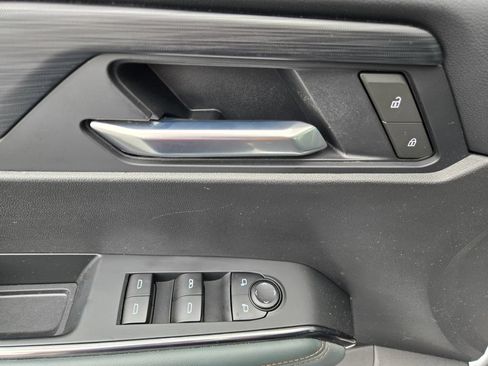 Used 2025 GMC Acadia AT4 w/ Luxury Package AWD/4WD image 12