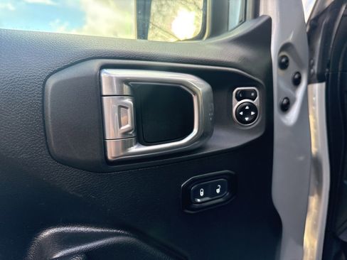 Used 2024 Jeep Wrangler Unlimited Rubicon 4xe image 12