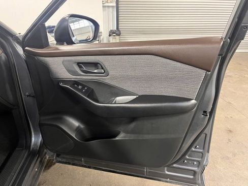 Used 2023 Nissan Rogue S image 12