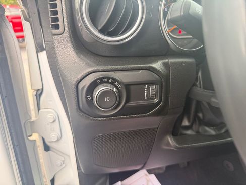 Used 2023 Jeep Wrangler Unlimited Sahara AWD/4WD image 17