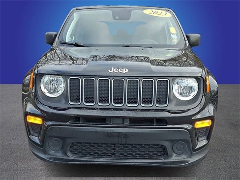 Used 2023 Jeep Renegade Latitude image 2