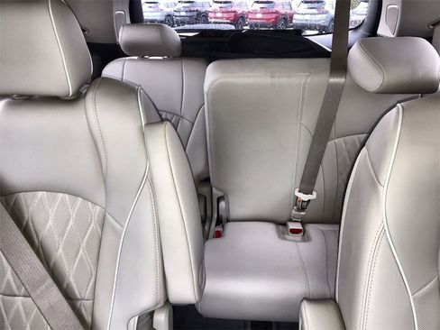 Used 2023 Buick Enclave Avenir w/ Avenir Technology Package image 23