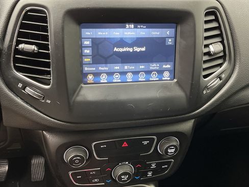 Used 2019 Jeep Compass Latitude AWD/4WD image 17